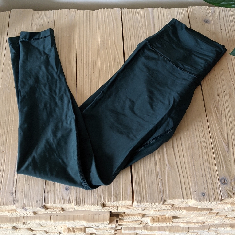 Lululemon hunter green legging EUC size 6